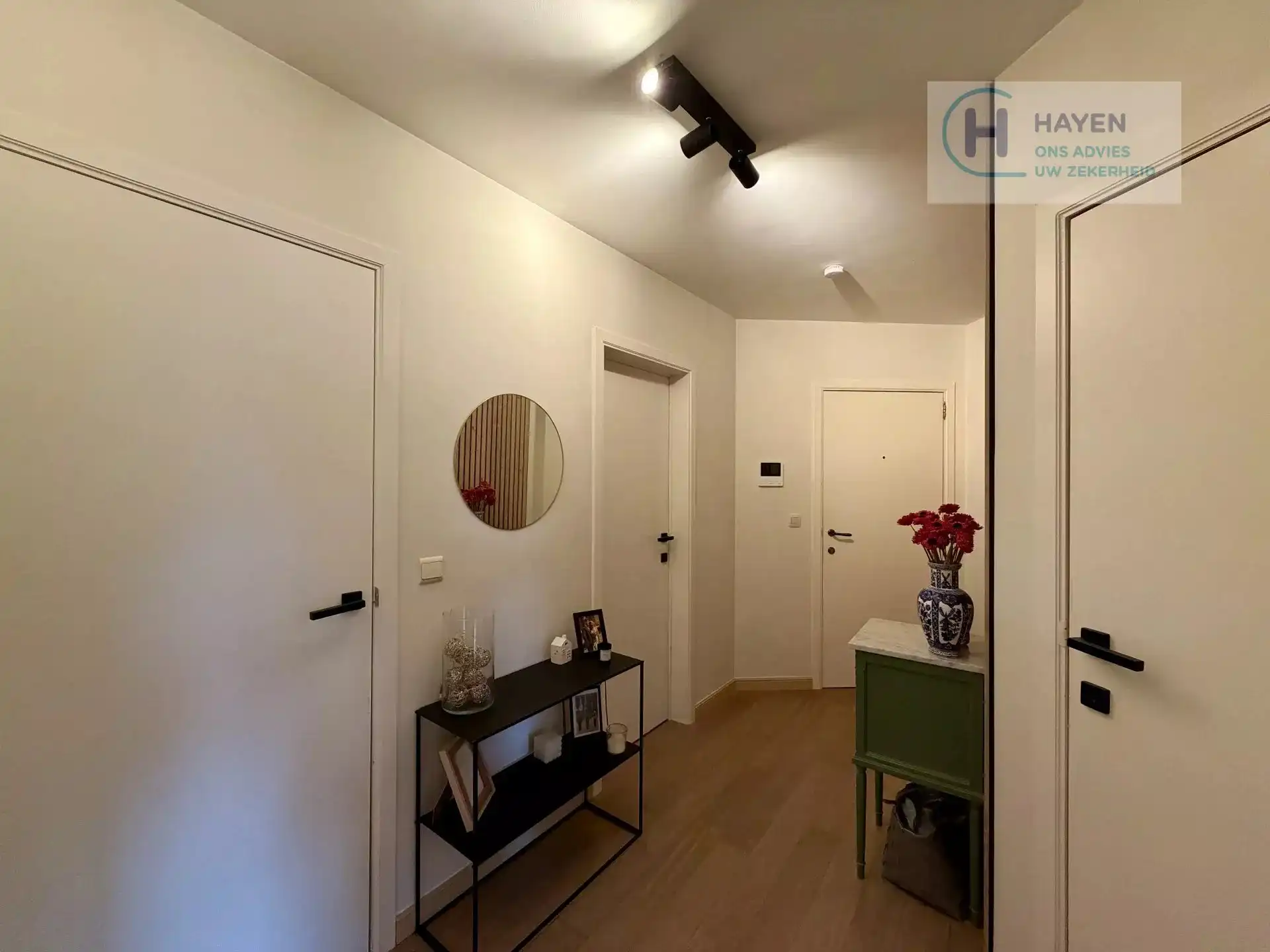 Instapklaar appartement met 2 slaapkamers en bovengrondse garage in hartje Kermt foto 7