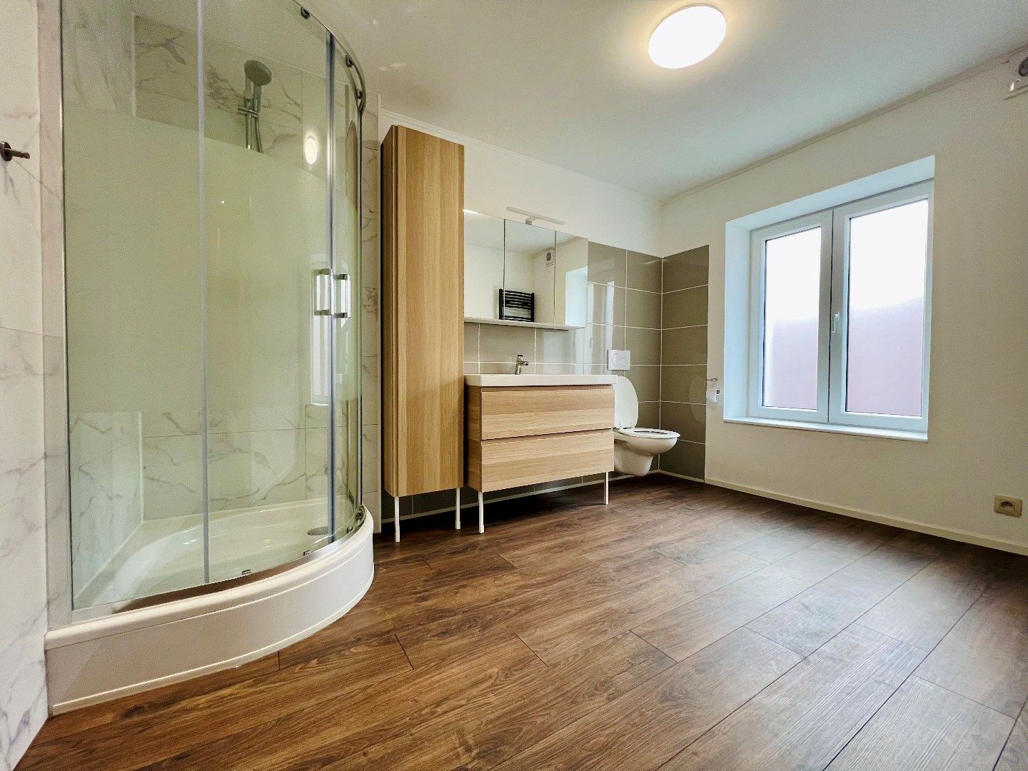 Gerenoveerde rijwoning met 3 slaapkamers en koer met prachtig zicht in centrum Tienen foto 7