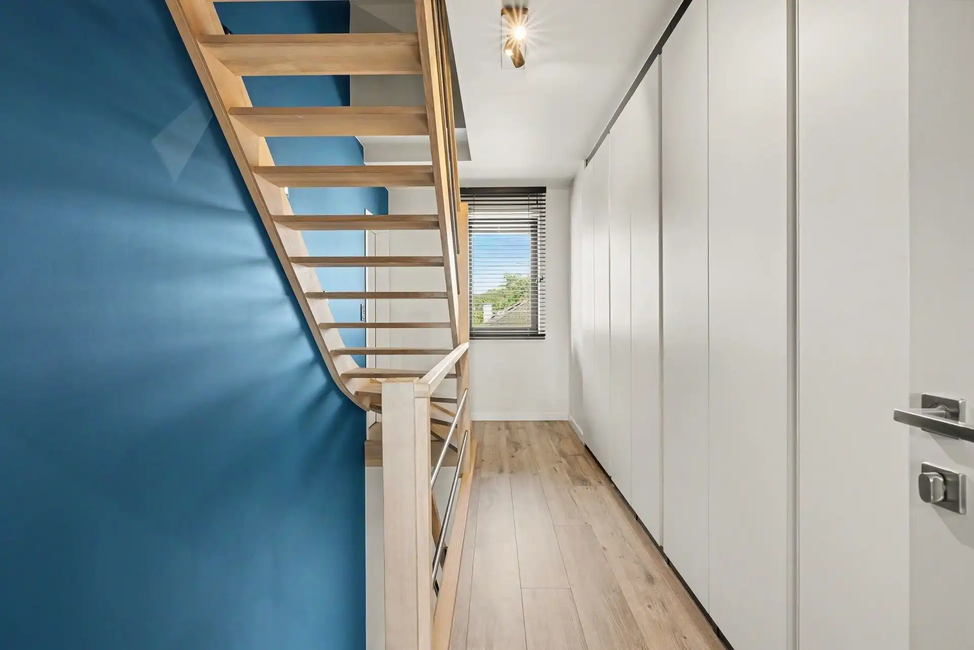 Uitstekend gelegen gezinswoning met inpandige garage en mooi aangelegde tuin (430m²) foto 18