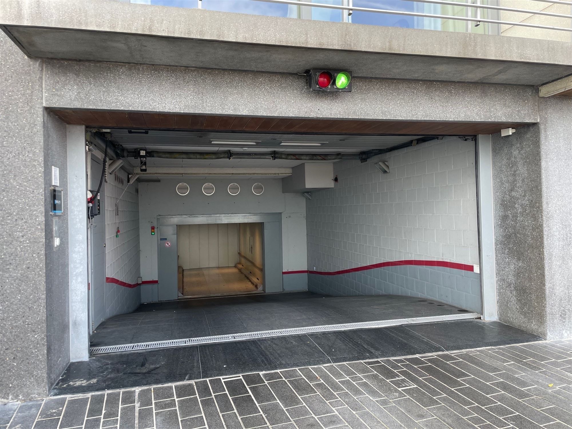 Garagebox in afgesloten complex foto 4