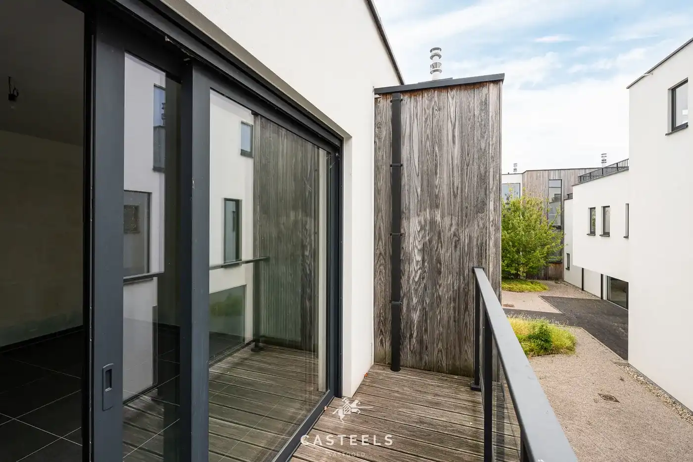 Lichtrijk appartement met grote gemeenschappelijke tuin foto 12