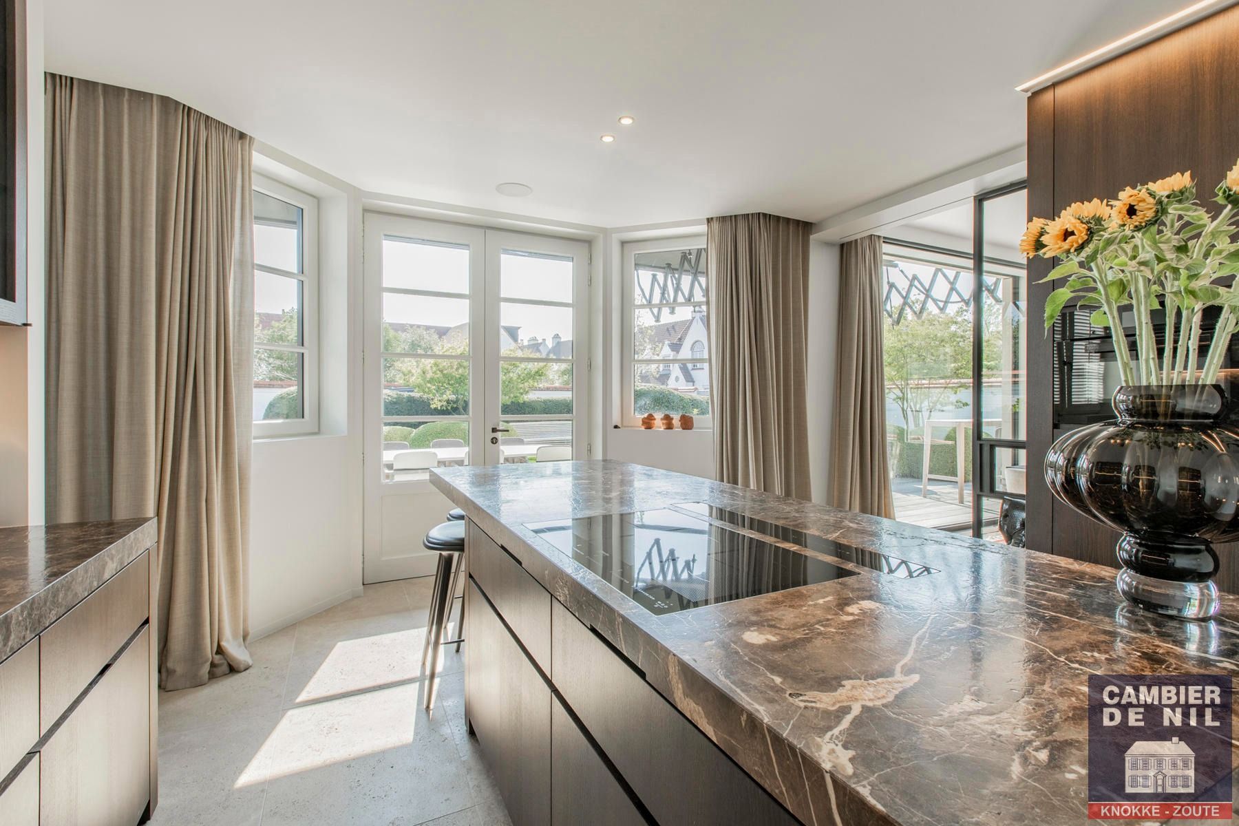 Recente en uitzonderlijk afgewerkte villa foto 6