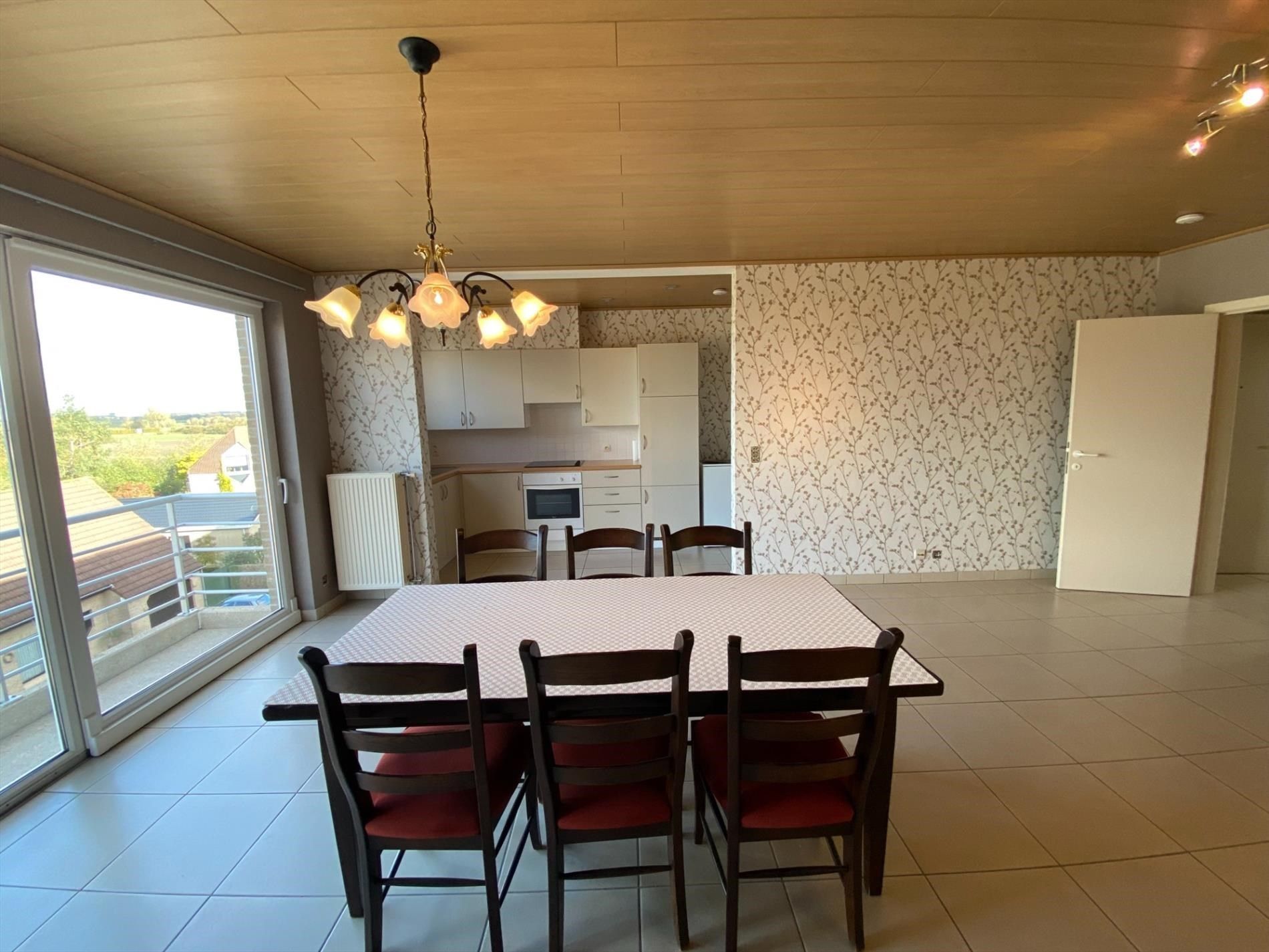 Goed onderhouden appartement met 2 slaapkamers en 2 terrassen foto 3