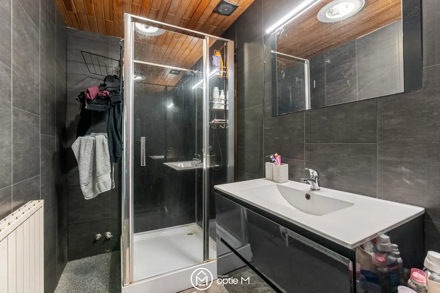 Investeringspand te koop in Genk – Twee verhuurde appartementen met onmiddellijk rendement foto 18