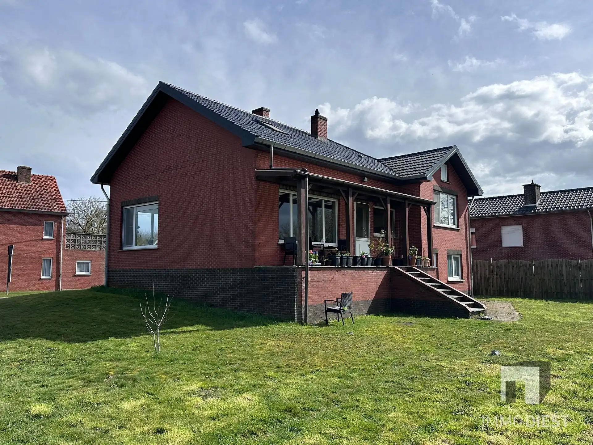 Woning met 3 slaapkamers, garage en zonnepanelen foto 3