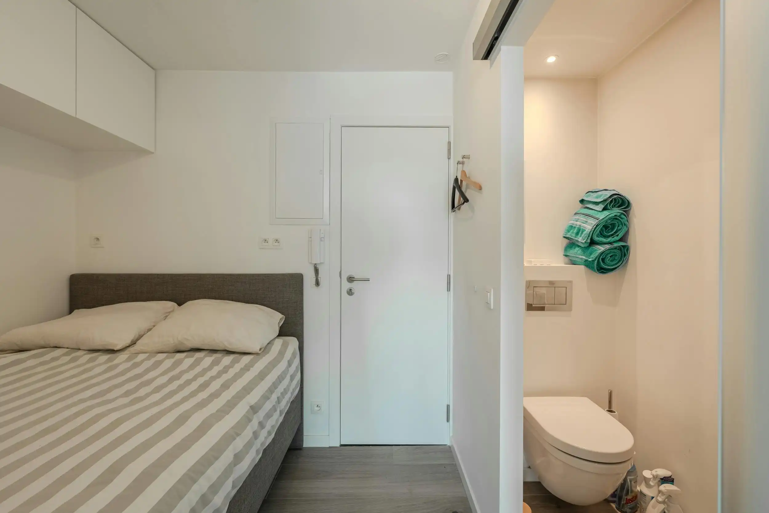 Gerenoveerde studio met zijdelings zeezicht! foto 13