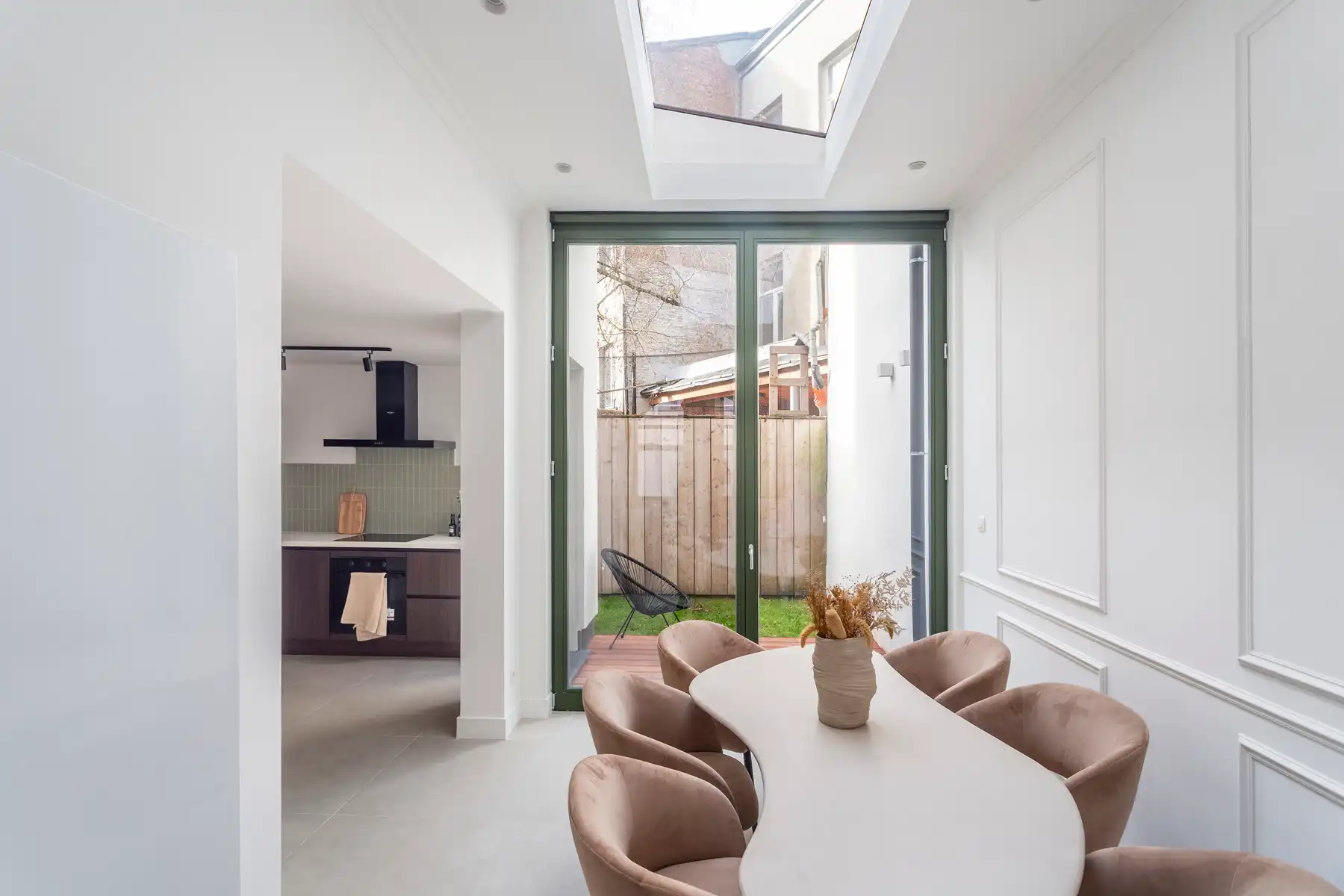 Gerenoveerd appartement met tuin op toplocatie foto 3