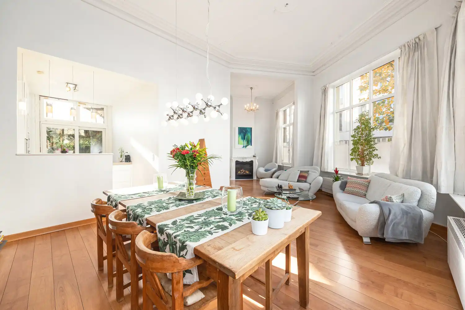 Karaktervolle en lumineuze burgerwoning (262m²) met aangename buitenruimte op hoeklocatie in hartje Zurenborg foto 5