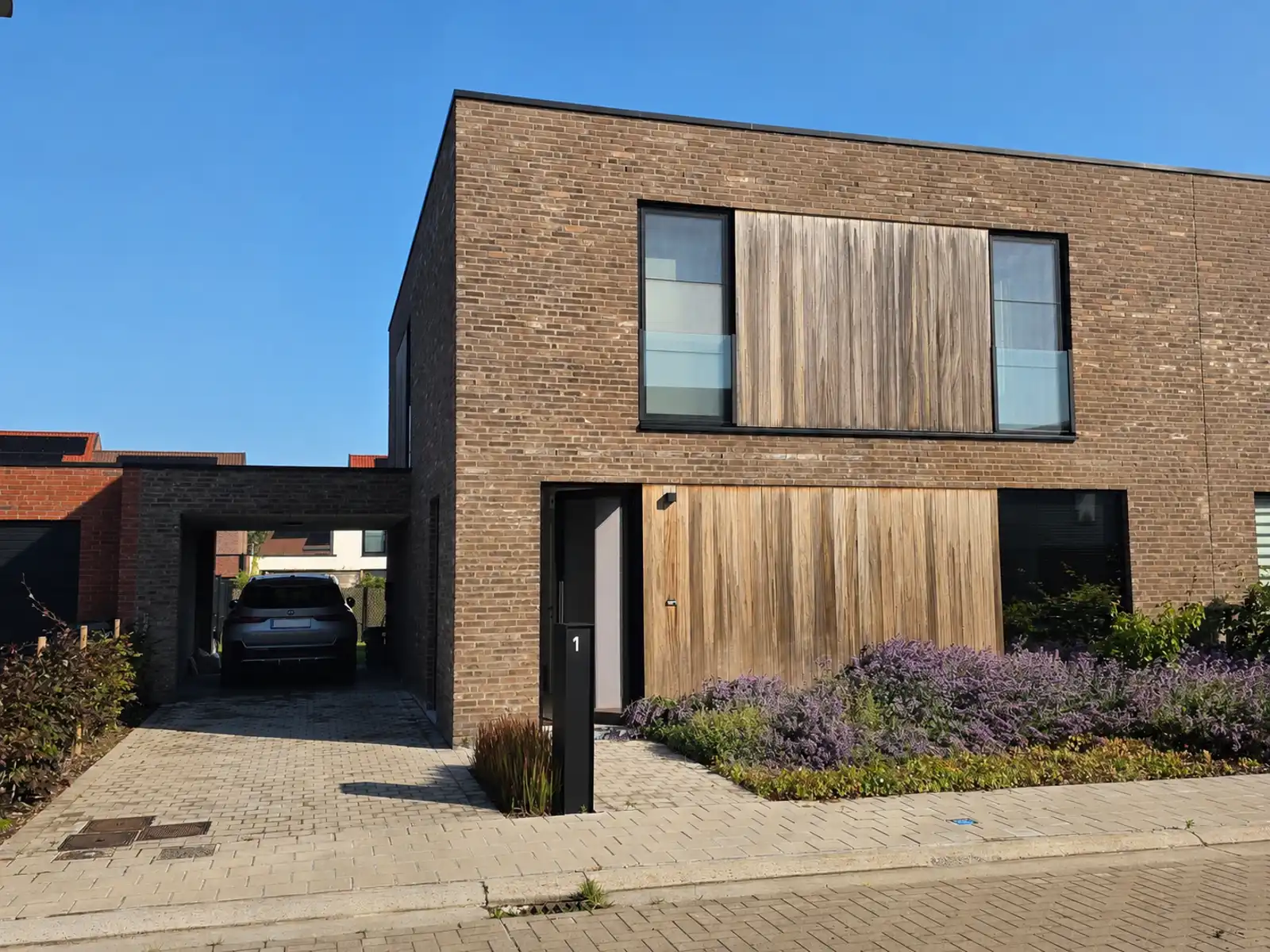 Instapklare recente woning met mooie tuin!!! foto {{pictureIndex}}