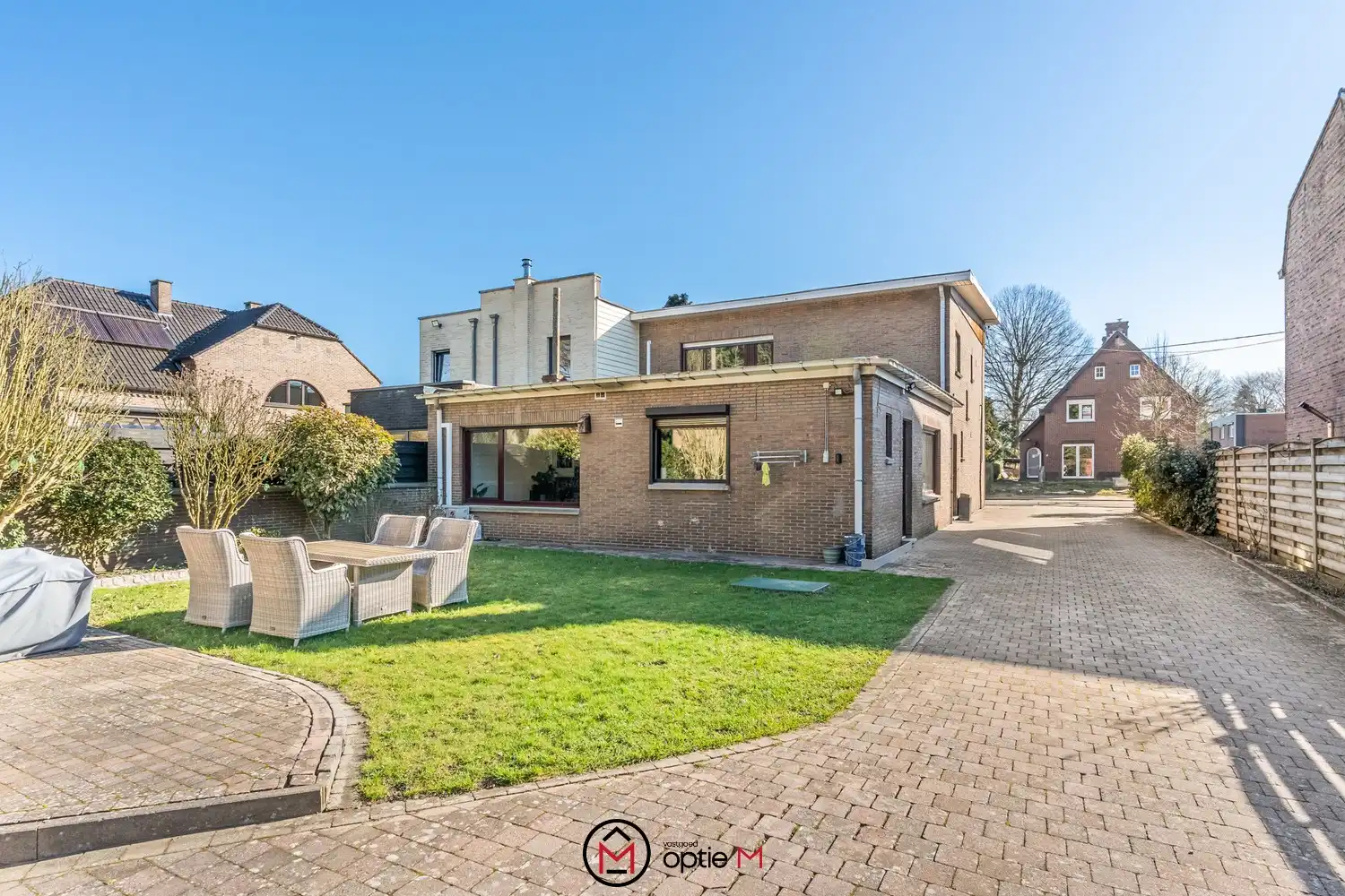 Investeringspand te koop in Genk – Twee verhuurde appartementen met onmiddellijk rendement foto 27