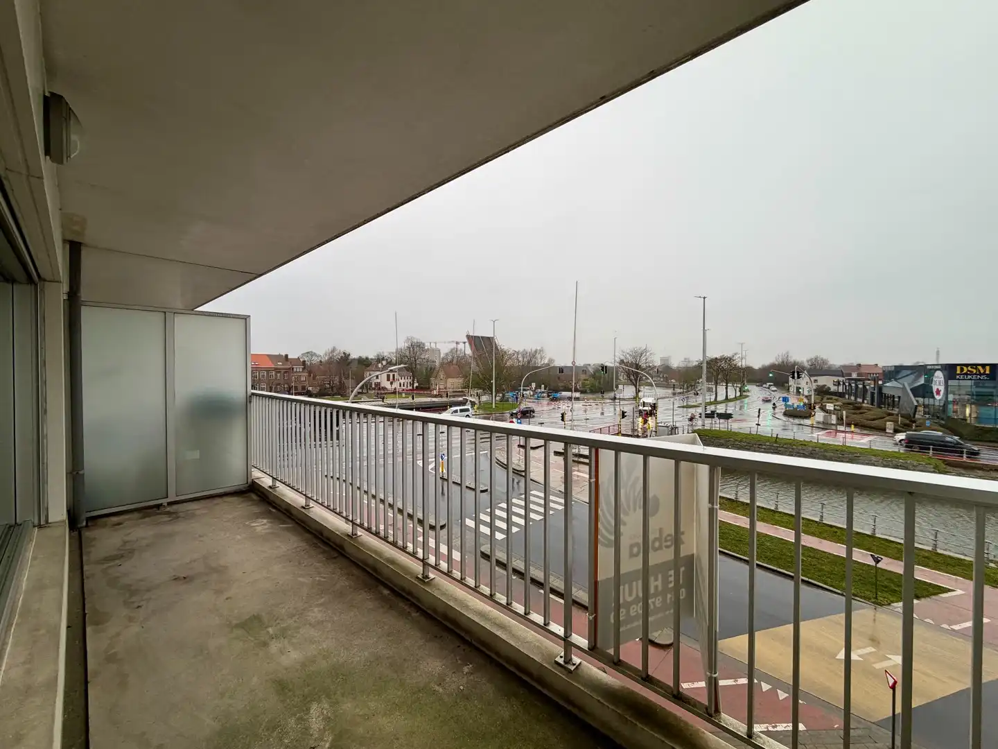 Instapklaar tweeslaapkamerappartement met terras & autostaanplaats te Brugge! foto 6