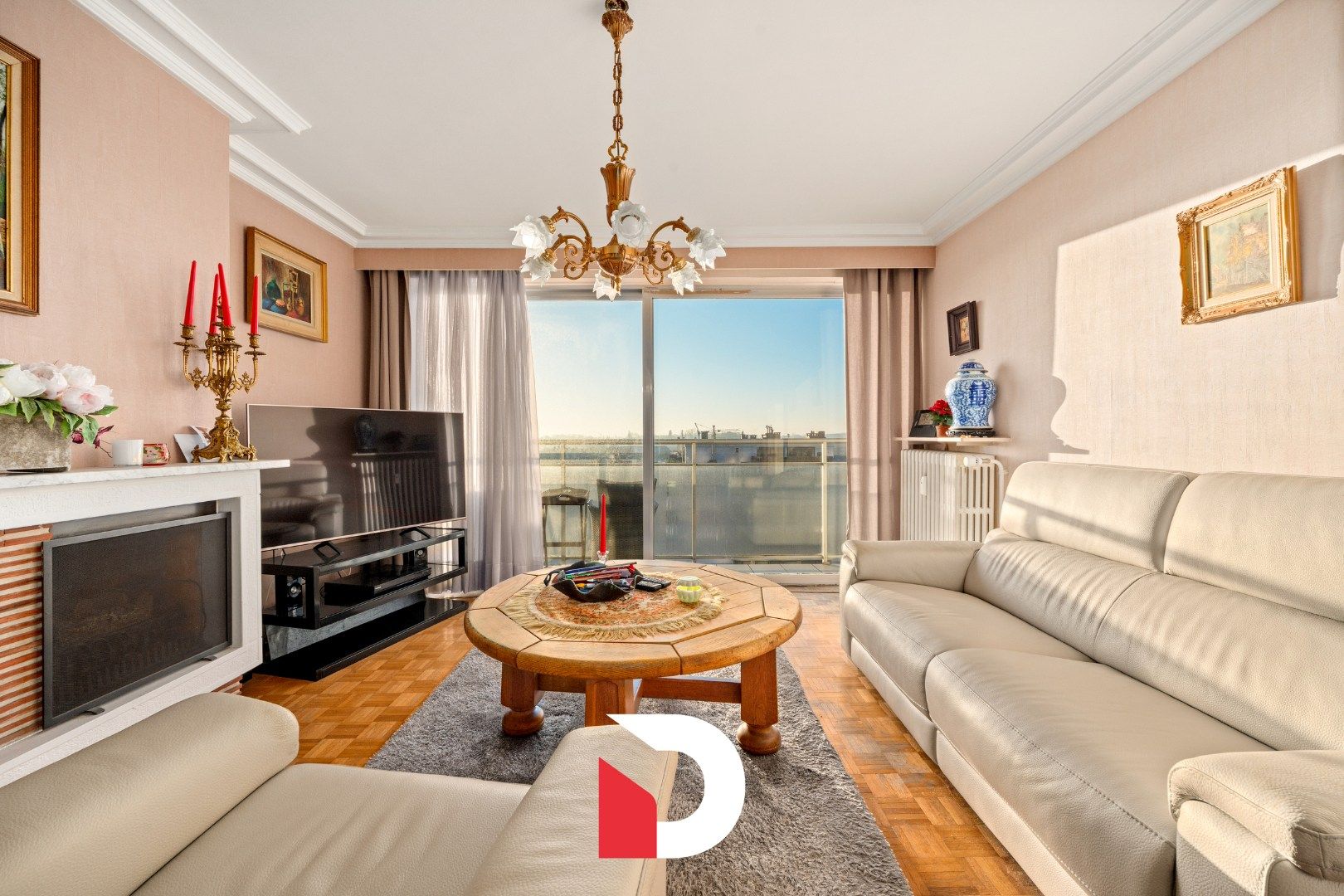 Aangenaam en lichtrijk app. op 6de verdiep met 2 slk.'ers op een toplocatie nabij het centrum van Brugge. foto 3