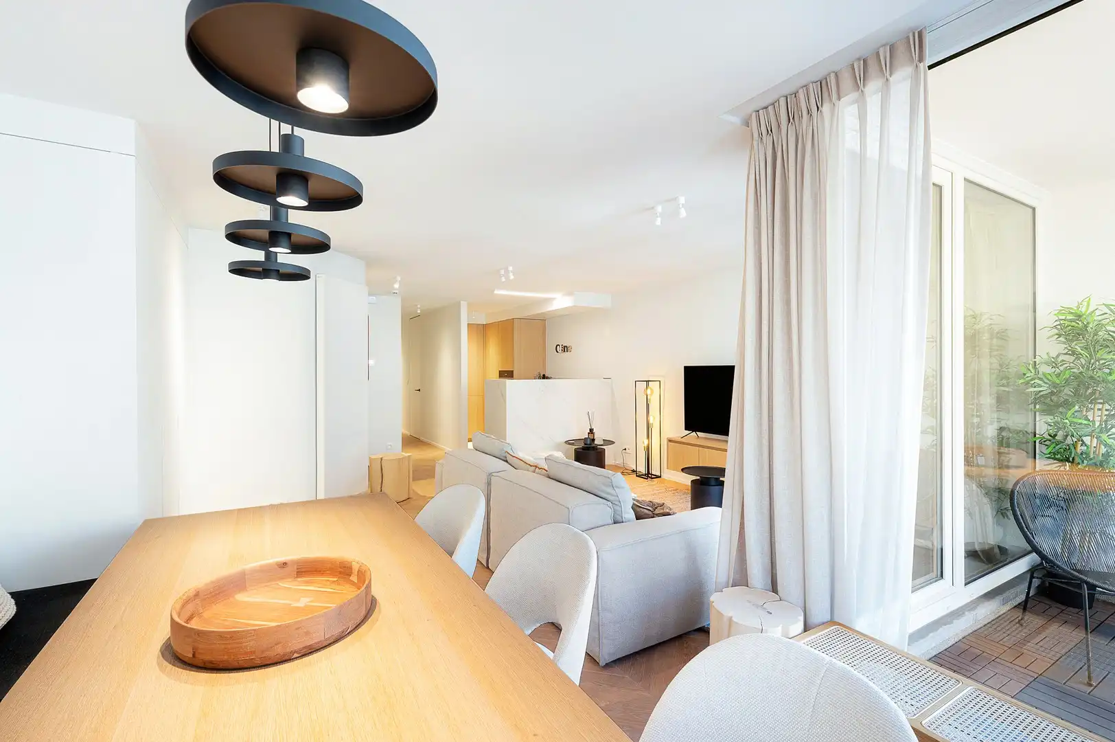 Instapklaar appartement gelegen op een centrale ligging te Knokke, vlakbij de winkels en de zee. foto 6