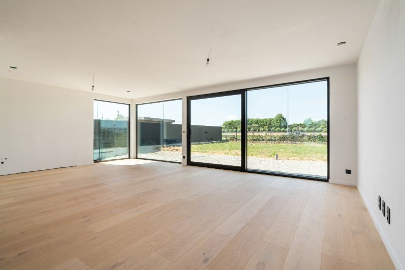 Exclusieve NIEUWBOUW DRIE-GEVELVILLA afgewerkt in duurzame materialen,  3-4 slaapkamers met dressingruimte, domotica en overal massieve eikparket. foto 4