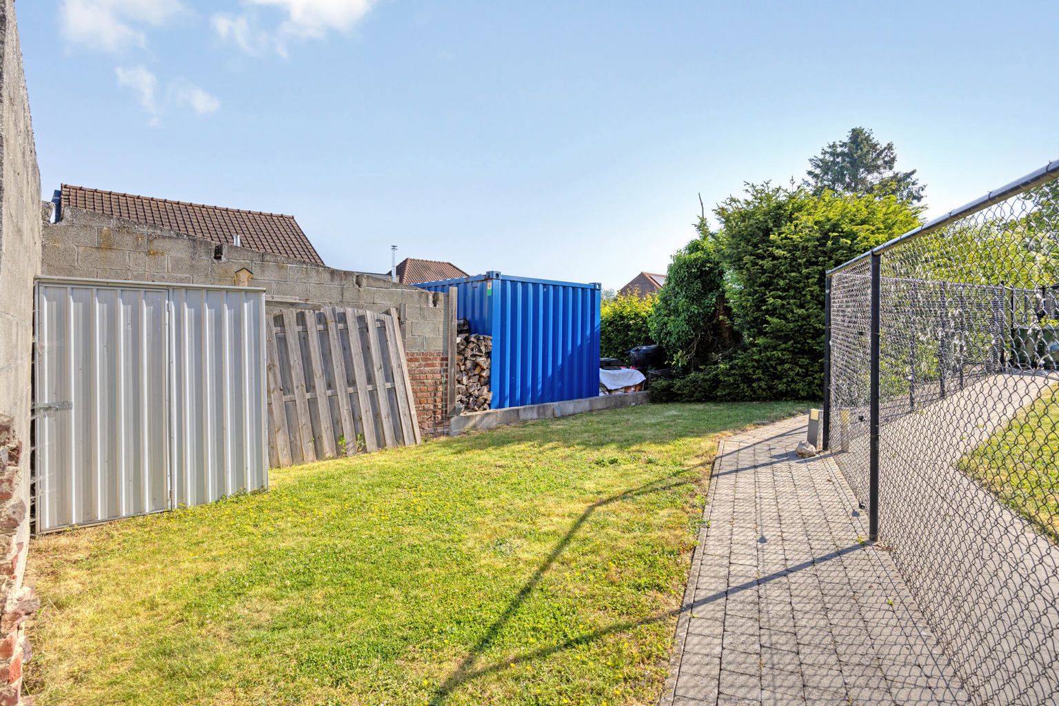  Instapklare recente woning met tuintje en carport foto 28