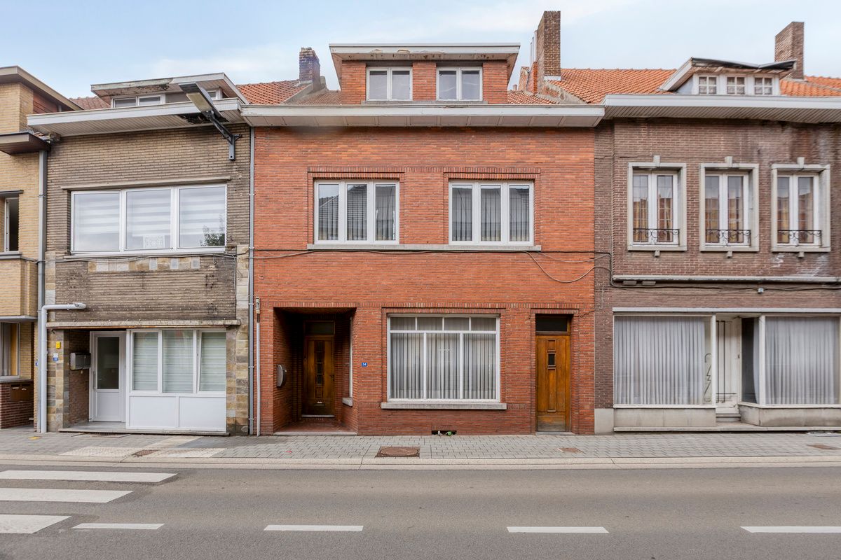 Te renoveren rijwoning in hartje Bilzen foto 2