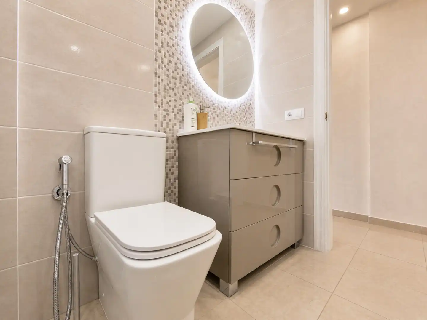 Volledig gerenoveerd appartement in El Galeón, Adeje, Rustig wonen in een woonwijk op Tenerife foto 13