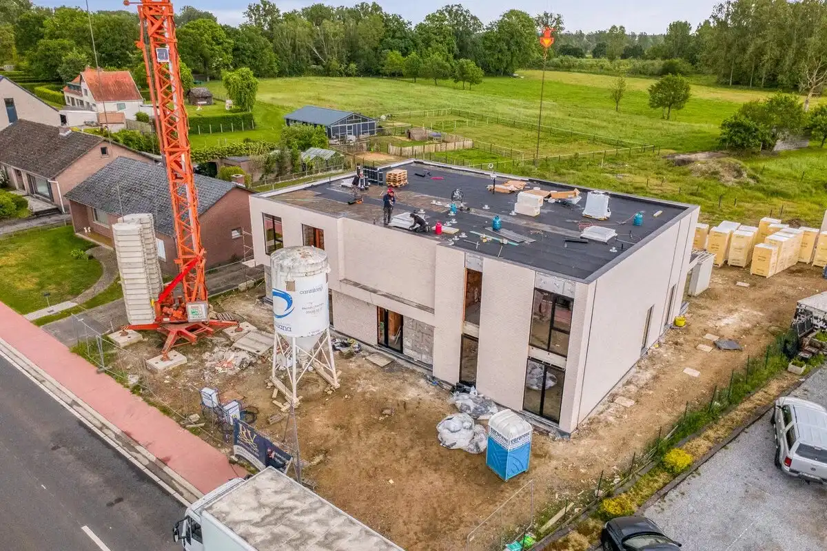 03 EXCLUSIEF GELIJKVLOERS NIEUWBOUWAPPARTEMENT MET 2 SLPK’S EN RUIME TUIN IN LINKHOUT foto {{pictureIndex}}