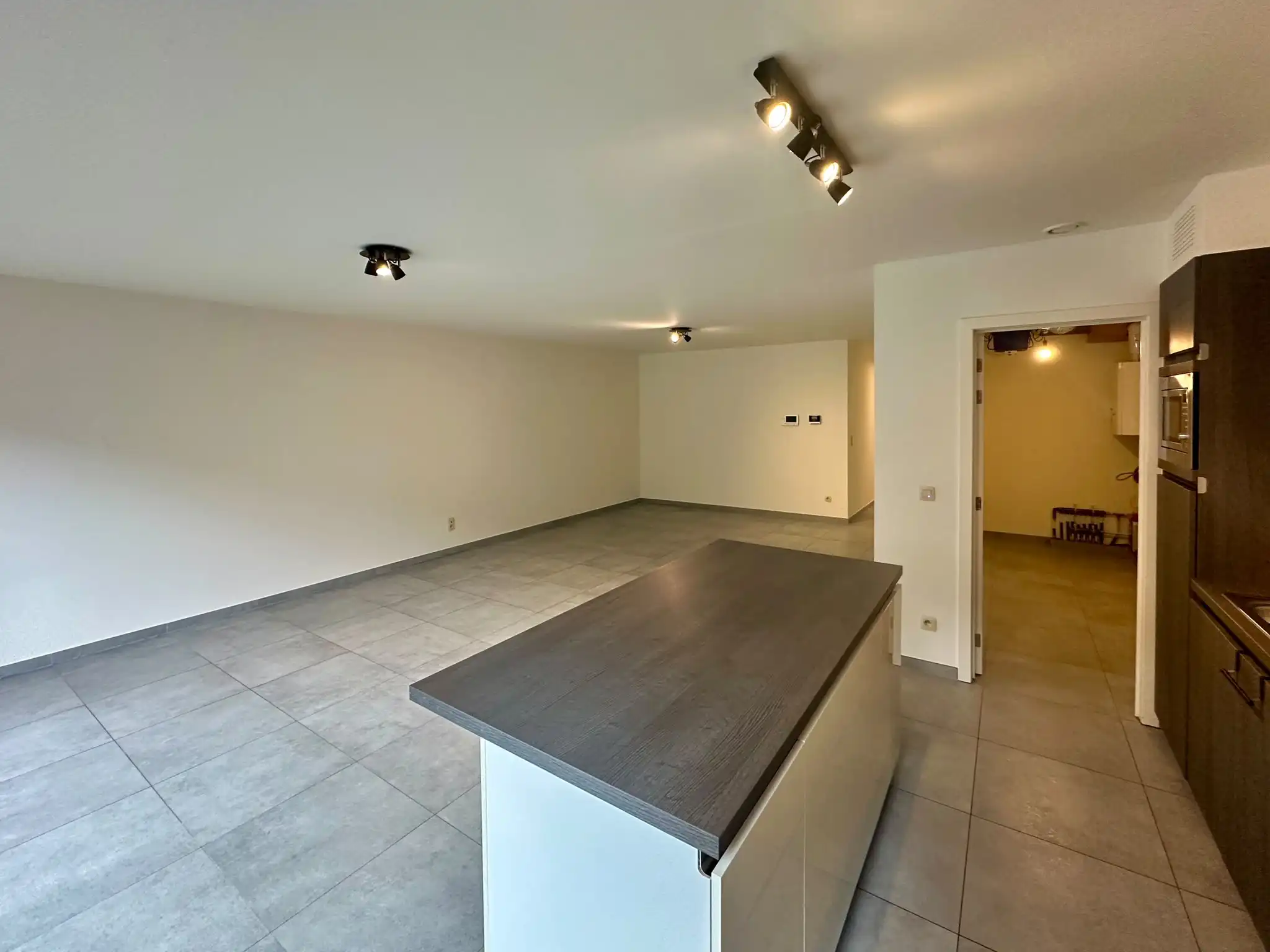 Gelijkvloers appartement met 2 slaapkamers, ruim terras en privé staanplaats foto 7