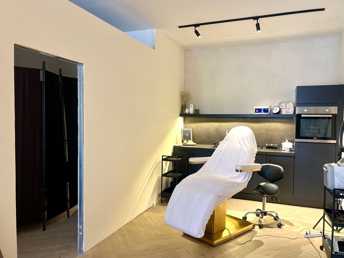 Topgelegen commerciële ruimte van 70 m² met directe huuropbrengst en hoge visibiliteit foto 4
