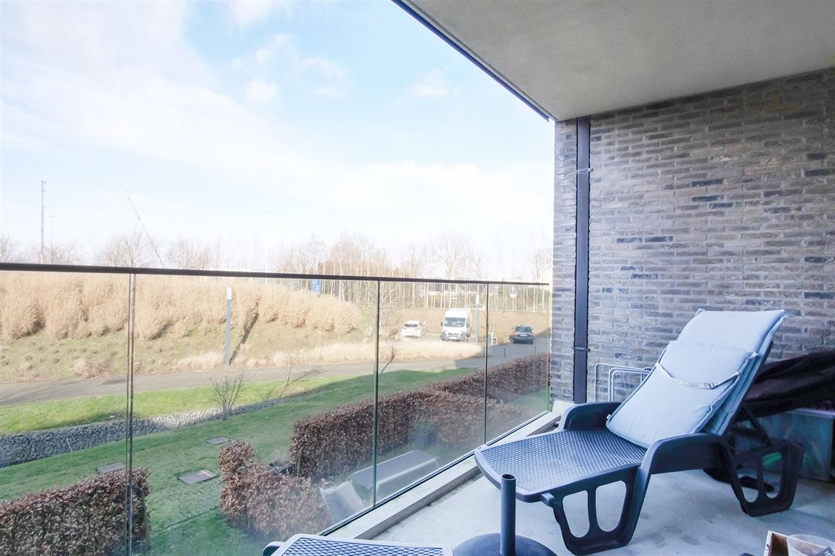 Ruim en modern appartement in het groene Wijnegem foto 3