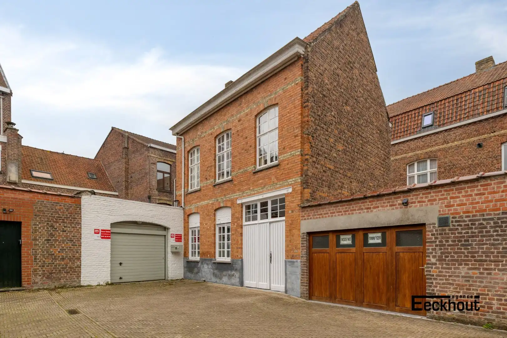 Karaktervol en statig herenhuis met stadstuin en achterhuis (incl. grote garage) in het centrum van Ieper! foto 19
