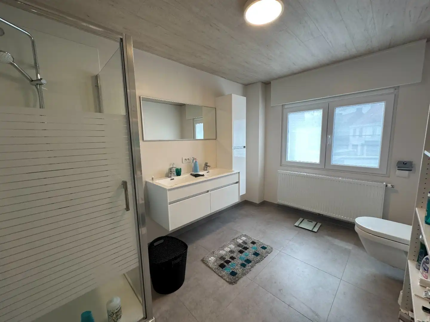 Verrassend ruime woning met 3 ruime slaapkamers en garage foto 9