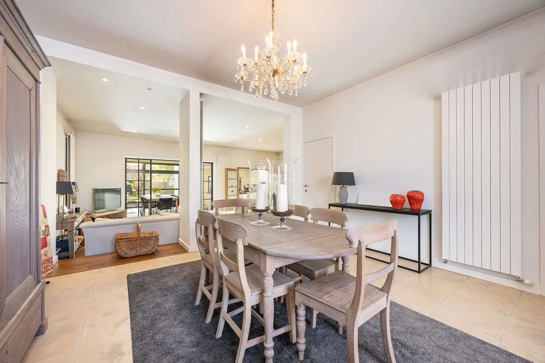 Ruime gezinswoning met rustige tuin en 4 slaapkamers. foto 4