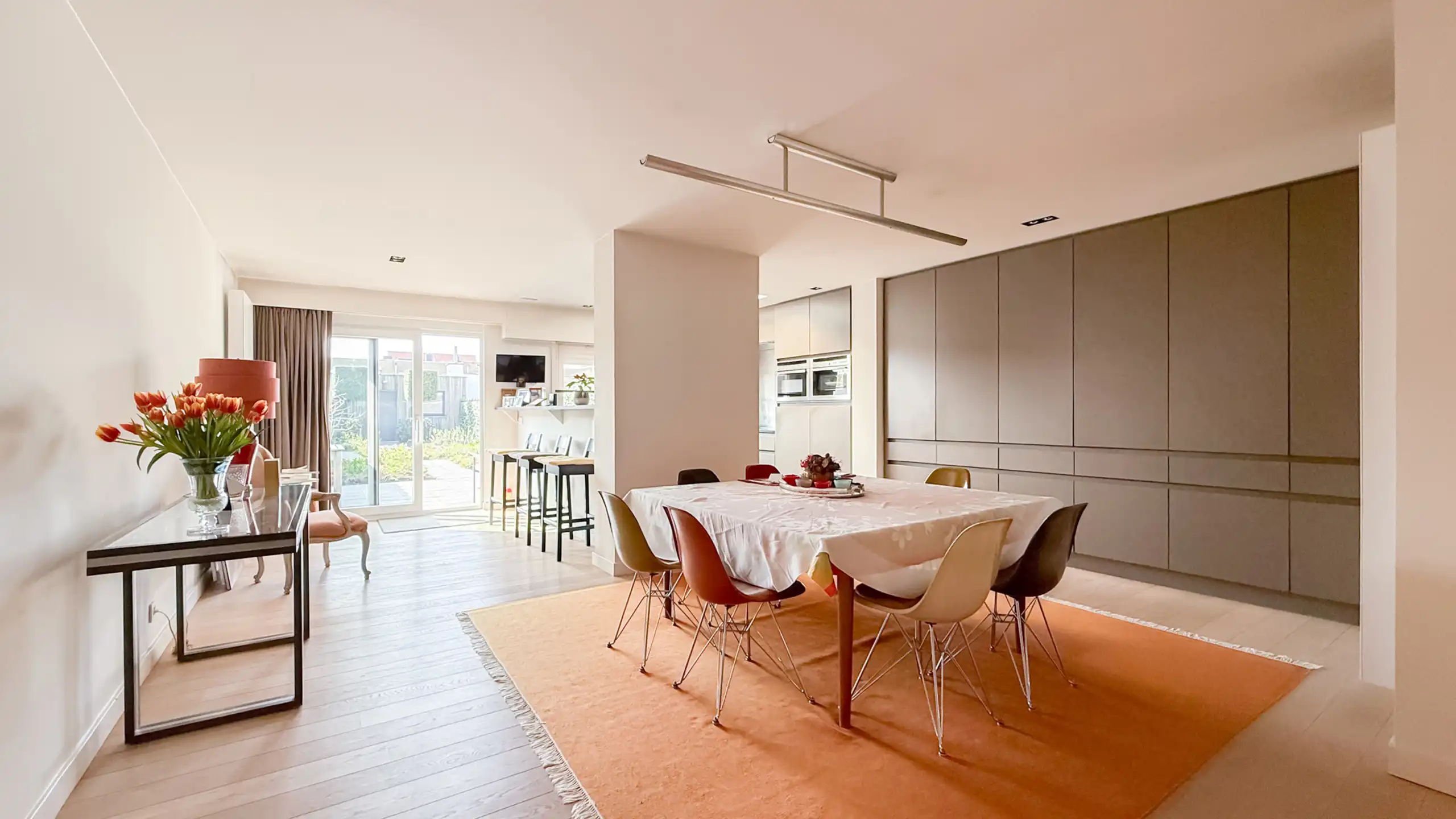 Verzorgde woning met zonnige tuin nabij de Graaf Jansdijk foto 3