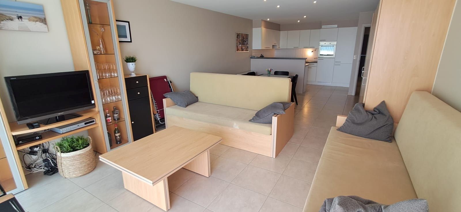 Prachtig en ruim 2 slaapkamerappartement te koop nabij de zeedijk foto {{pictureIndex}}