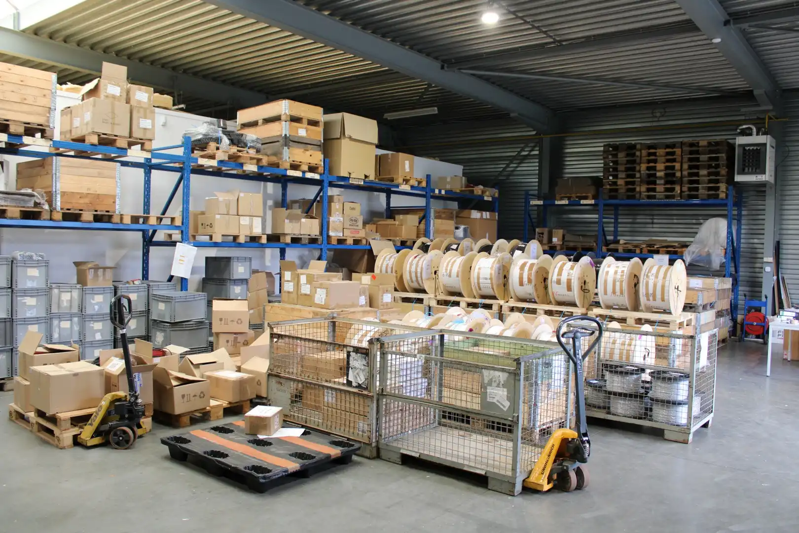 Bedrijfsgebouw te huur foto 9