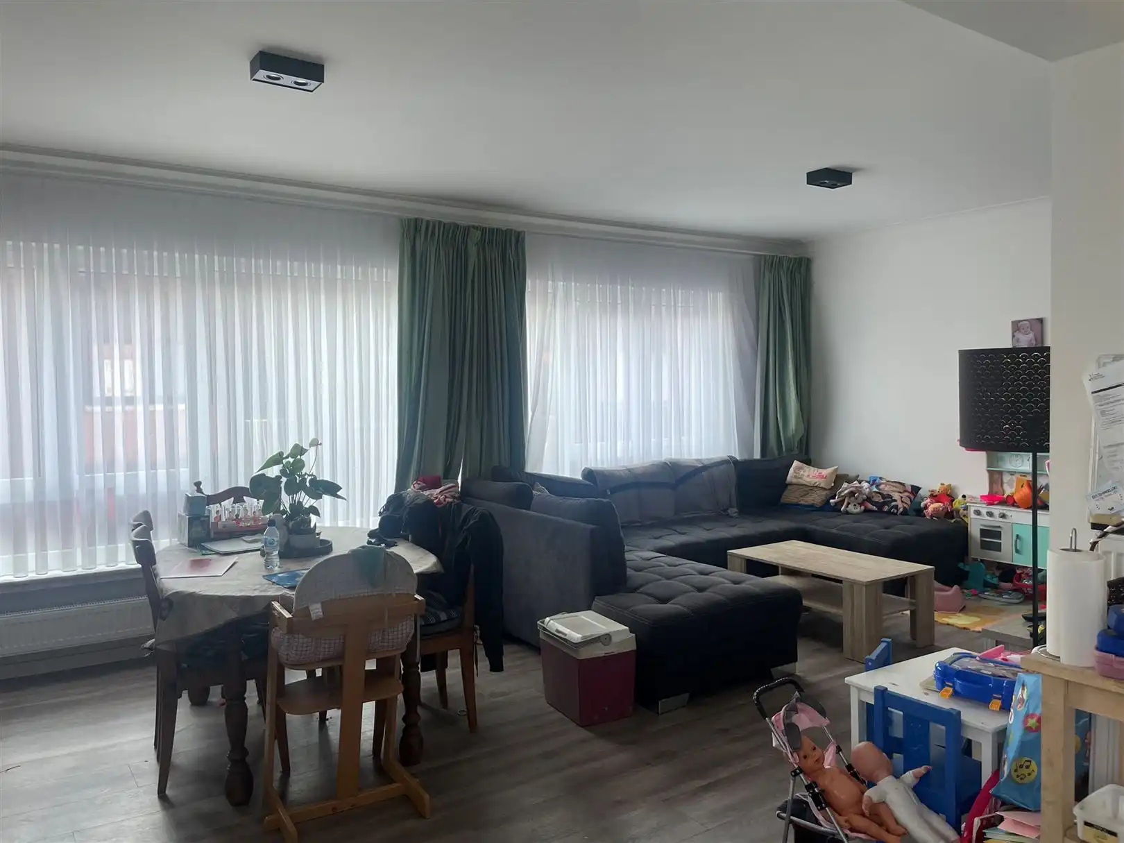 Gerenoveerd 2-slaapkamerappartement met garagebox foto 2