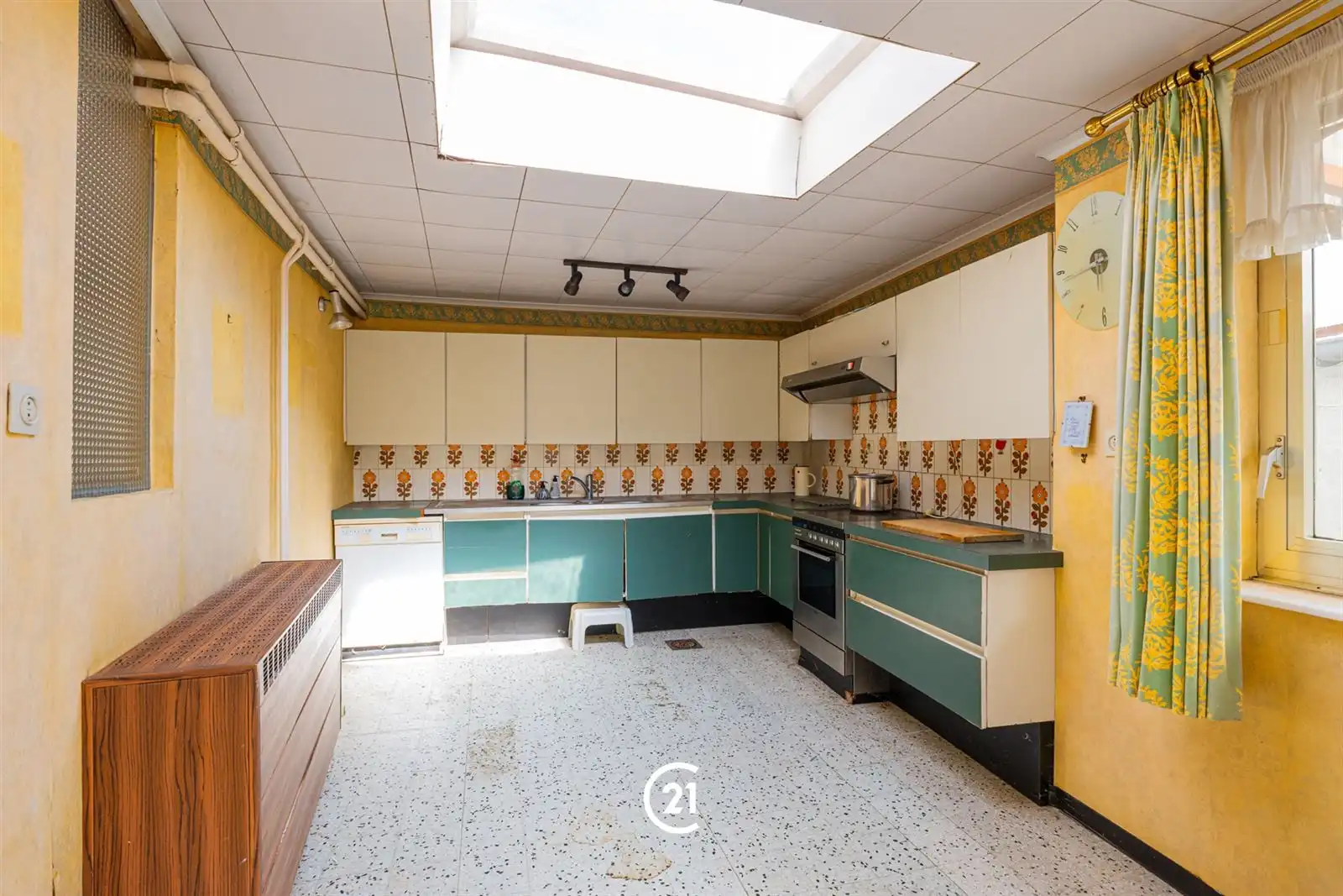 Ruime, te renoveren woning op een strategische ligging foto 7