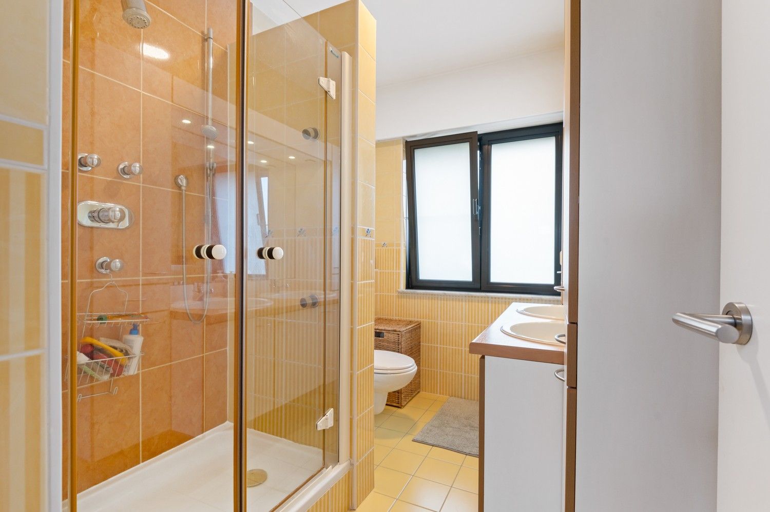 Gezellige bel-etage woning te koop in Hoevenen! foto 14