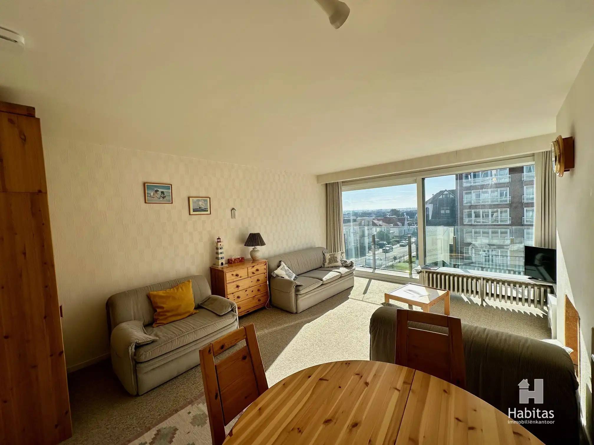 Verrassend ruime studio op 3de verdieping foto 4