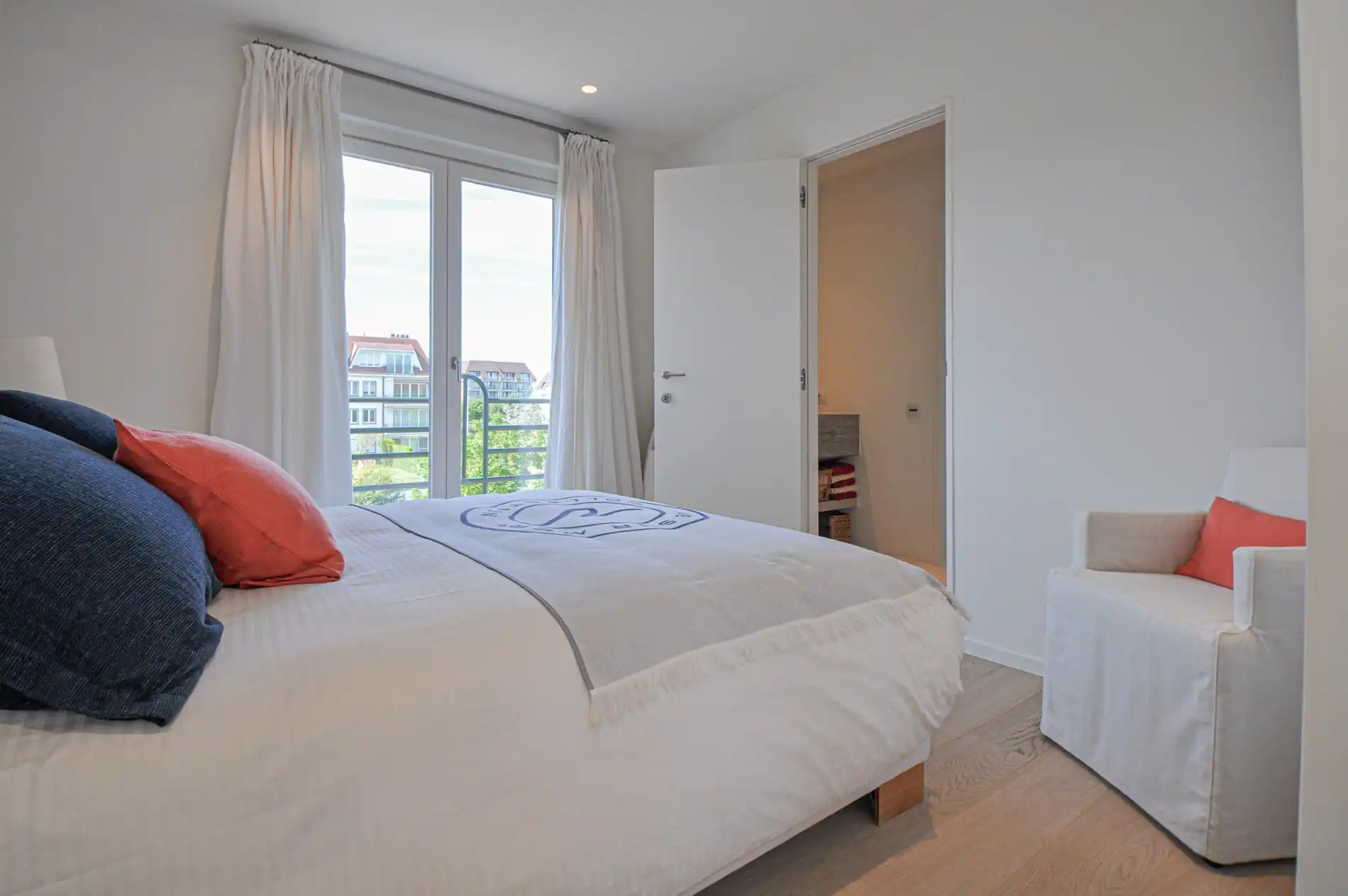 Subliem hoekappartement met ruime terrassen gelegen in het prestigieuze domein Tennis Garden. foto 38