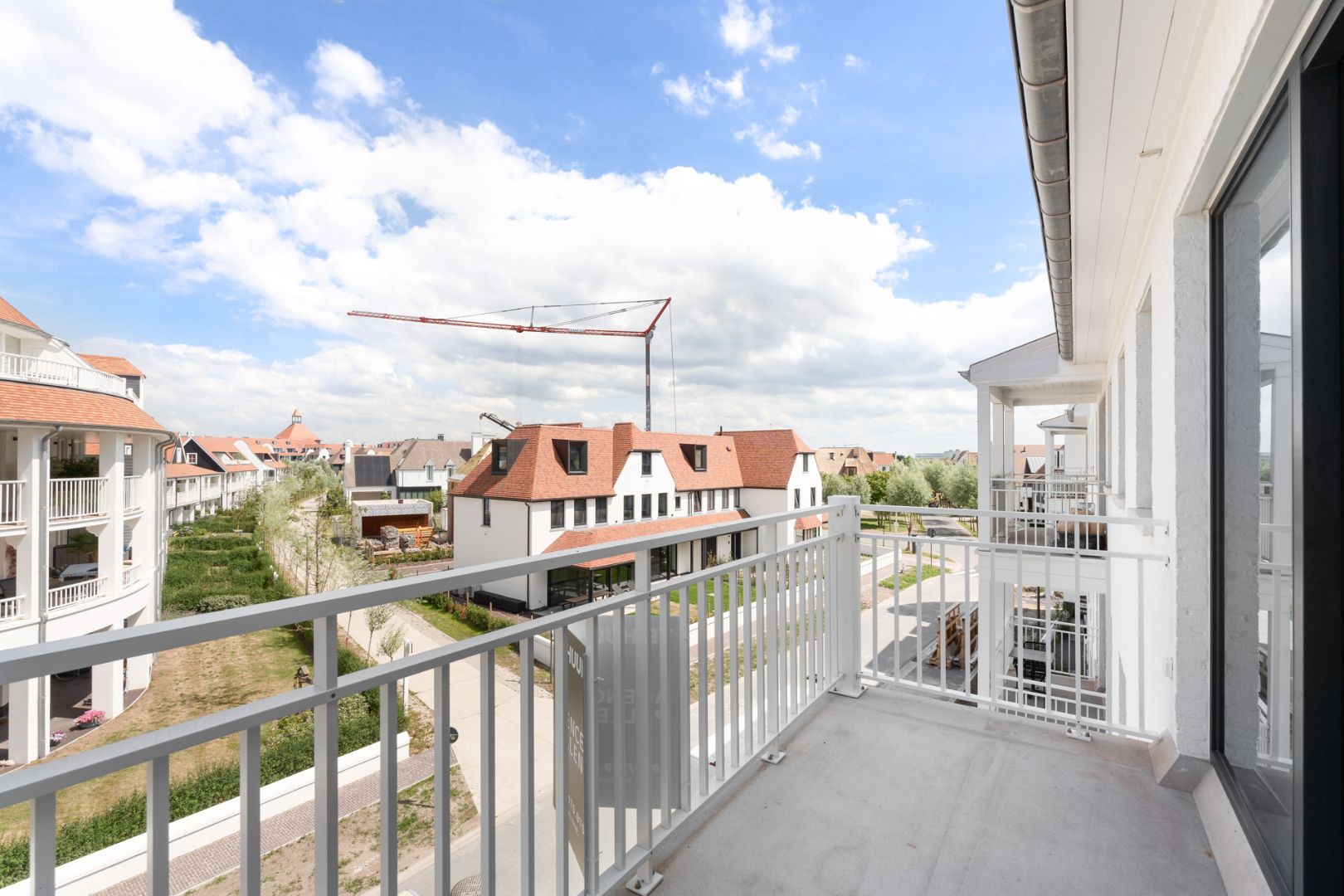 Zonnig nieuwbouwappartement met terras foto {{pictureIndex}}