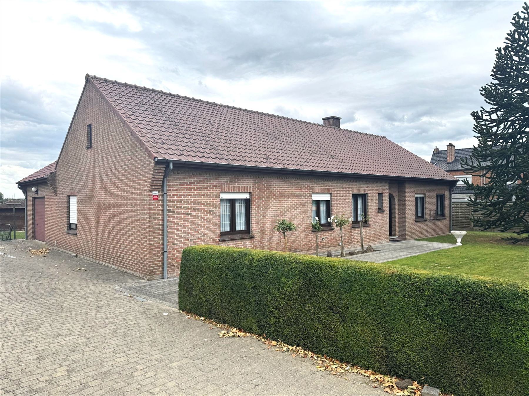 Hoofdfoto van de publicatie: Ruime woning met drie slaapkamers en grote veranda