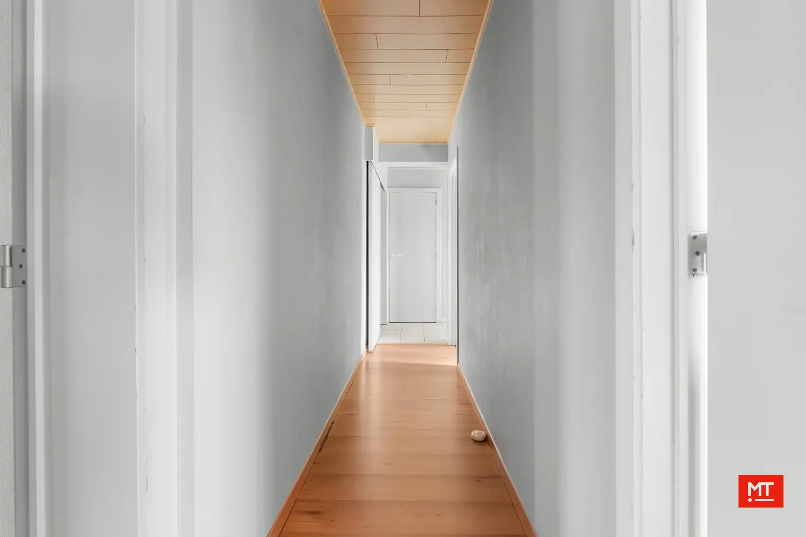 Opbrengsteigendom bestaande uit handelsruimte en 2 appartementen in centrum Beselare foto 5
