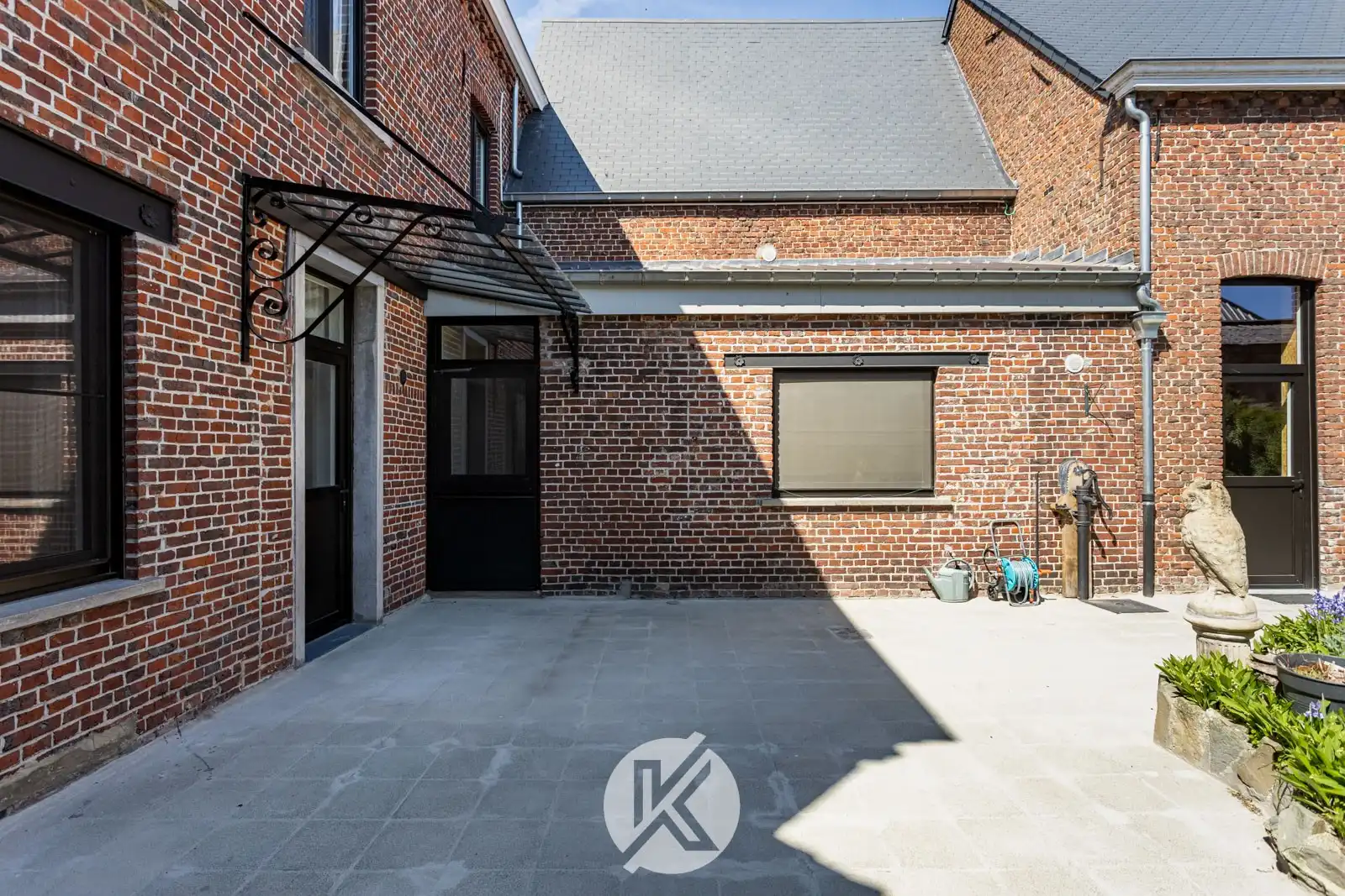Ruime gerenoveerde karakterwoning foto 6