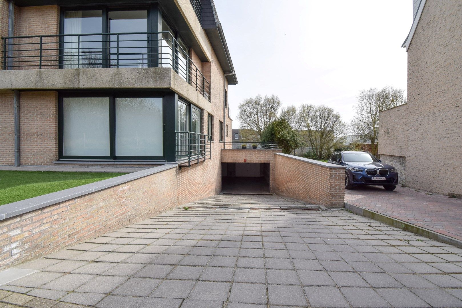 Ruime en praktische garagebox foto 3