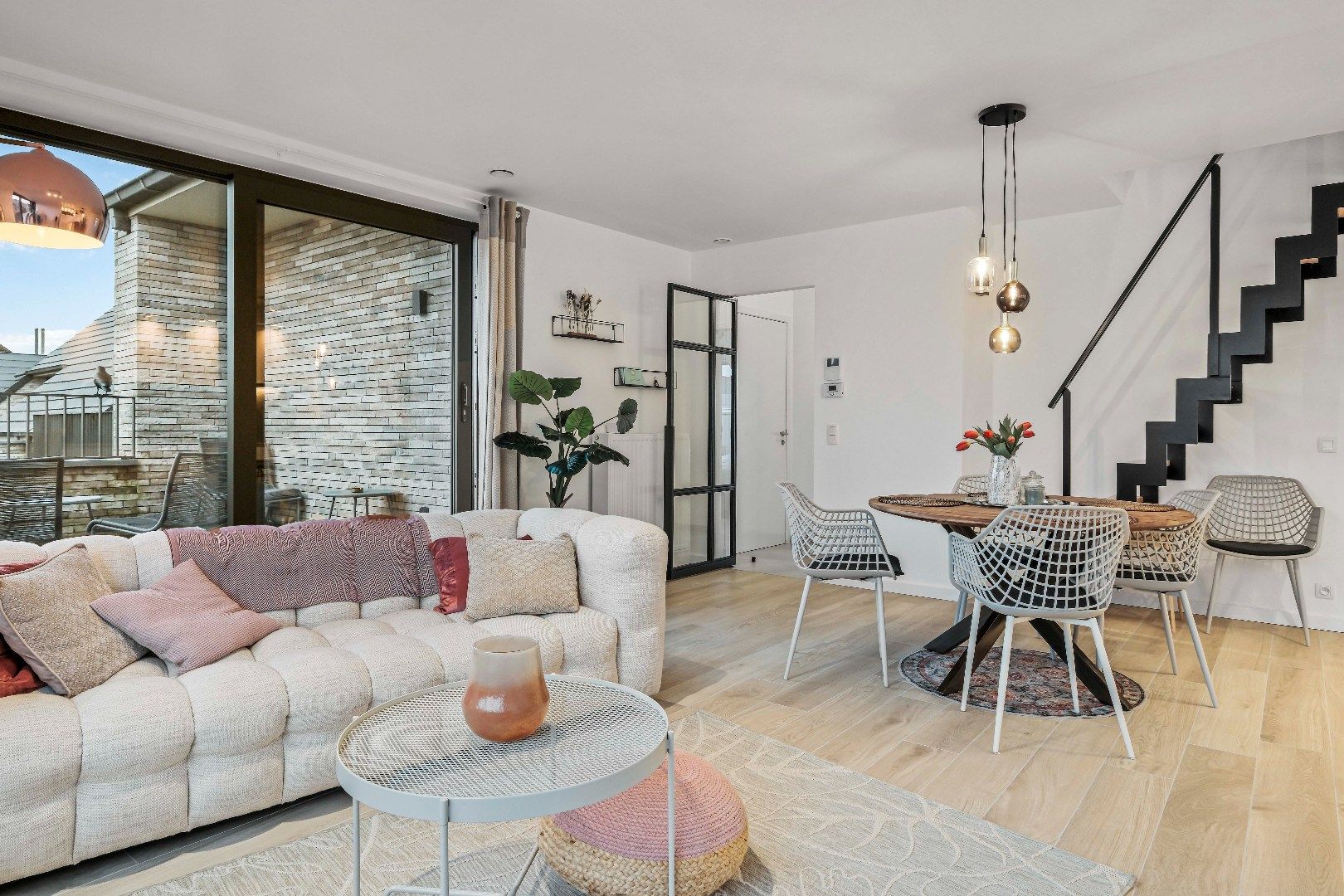 Instapklaar appartement met 2 slaapkamers en staanplaats in Ieper-centrum foto 2