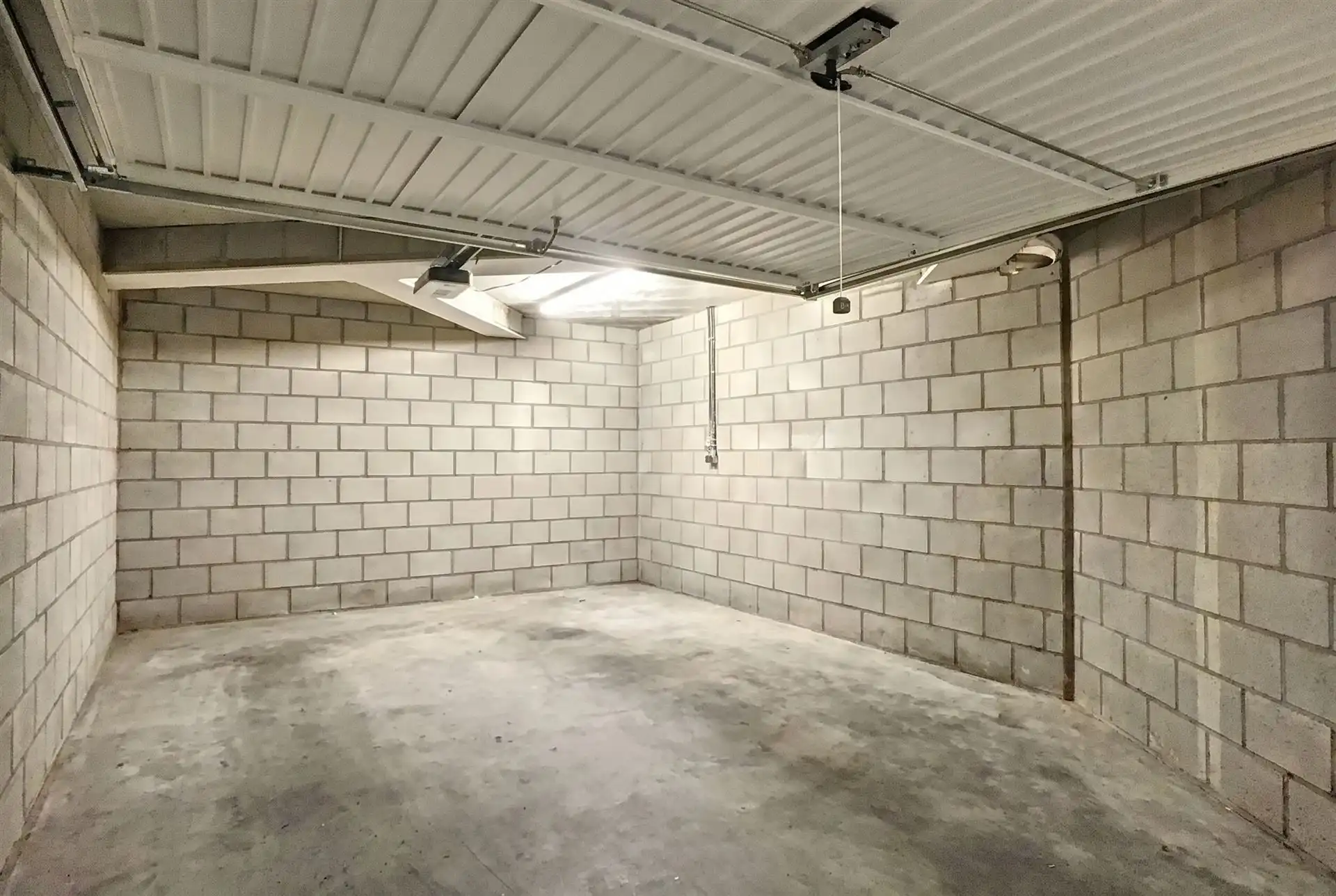 Garagebox - binnen - gesloten foto 3