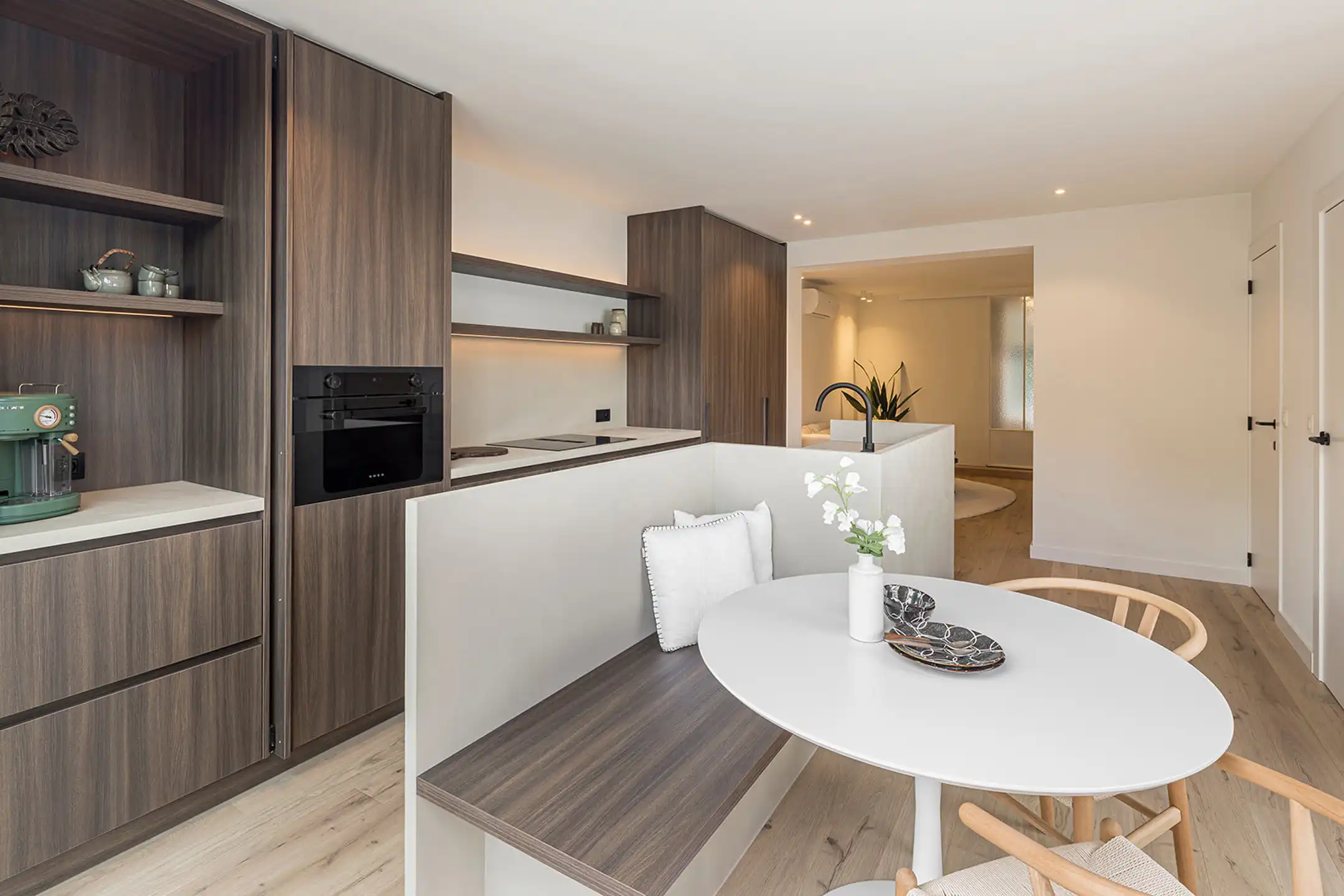Instapklaar en gerenoveerd appartement in Westmalle foto {{pictureIndex}}