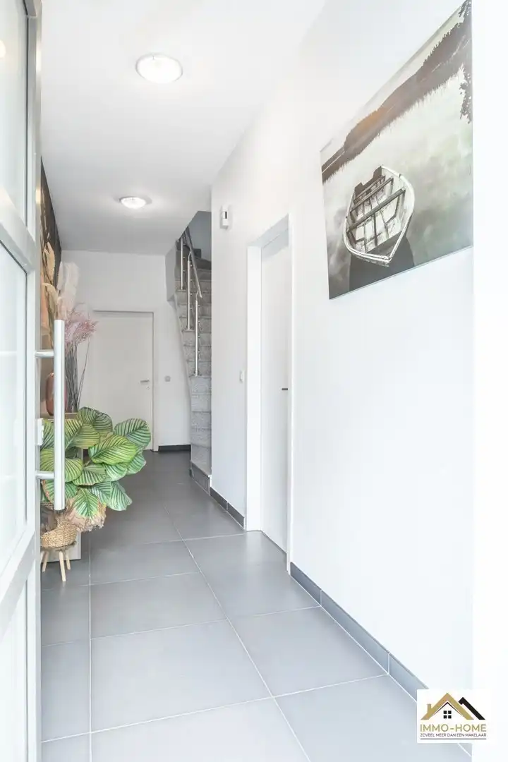 Gerenoveerde ruime woning nabij centrum van Lokeren foto 17