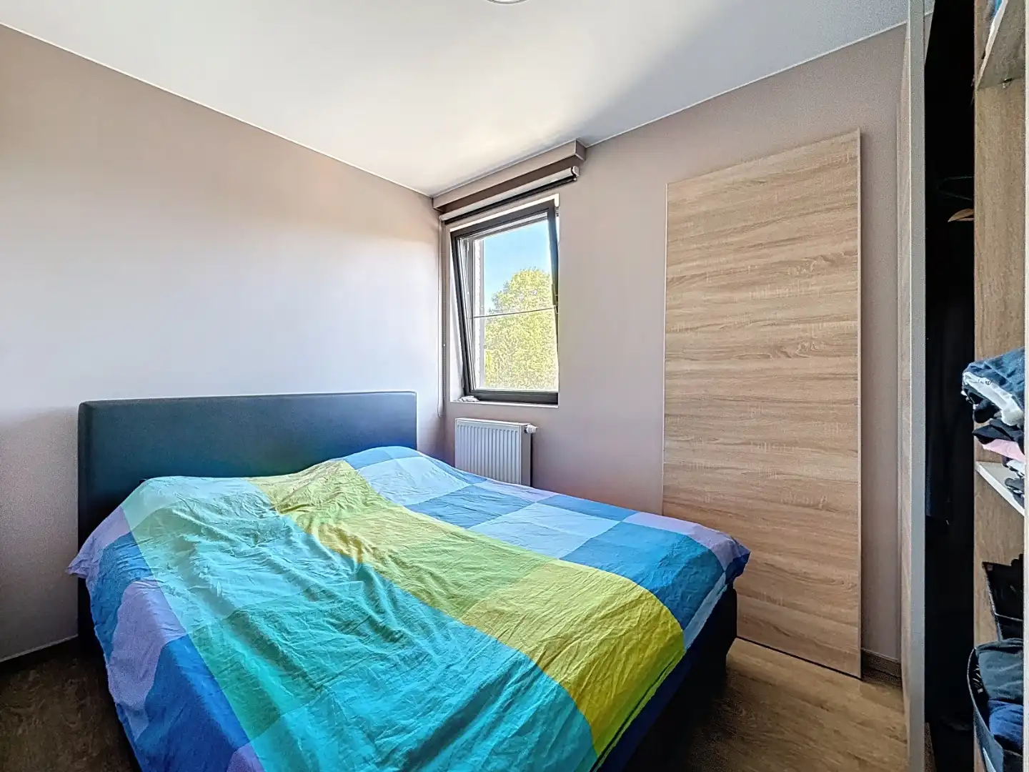 Ruim appartement met private tuin. foto 7