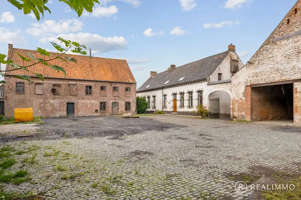 Authentieke vierkantshoeve op mooie ligging met tal van mogelijkheden foto 17