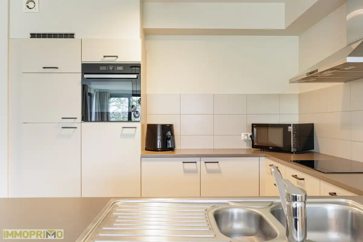 Instapklaar 3 slaapkamer appartement met ruim terras in autoluwe buurt foto 9