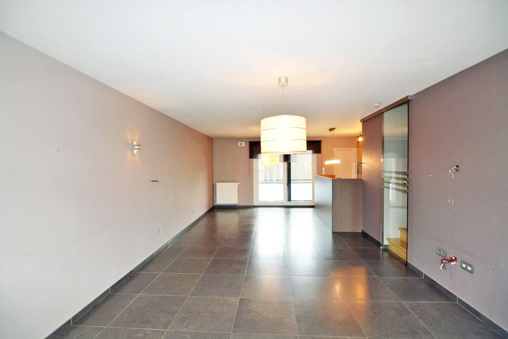 Modern triplex appartement met 3 slpks, terras, kelderberging en autostaanplaats. foto 7