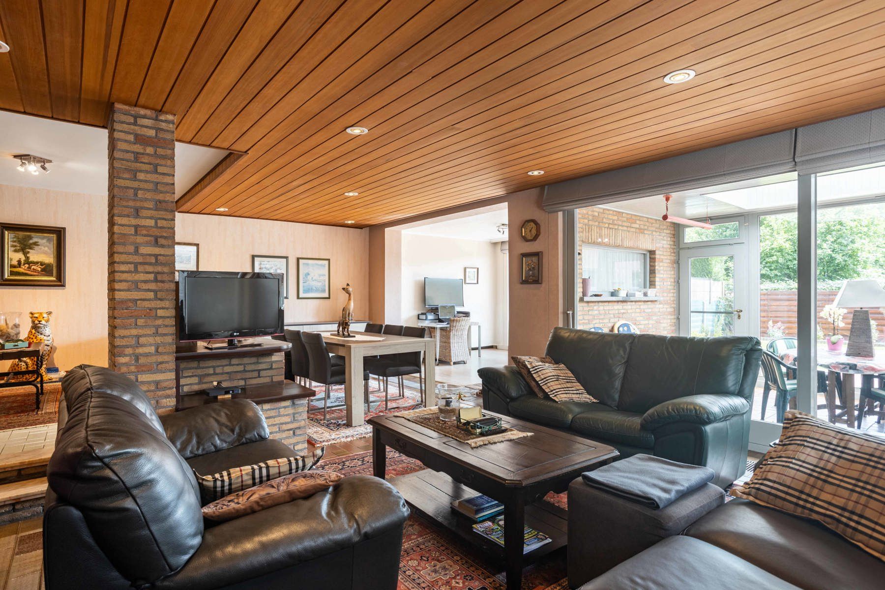 HOB met ruime garage gelegen in een rustige woonwijk foto 8